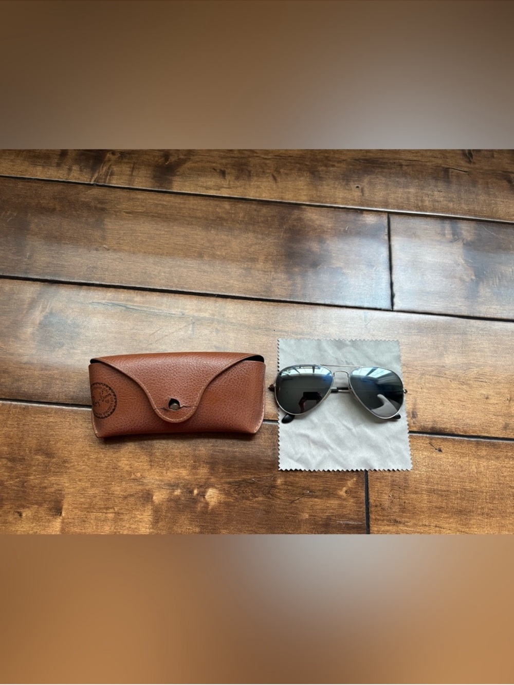 Ray-Ban Aviator Sunglasses with Brown Leather Case RB3025